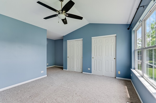 Building Photo - 913 Genesee Dr