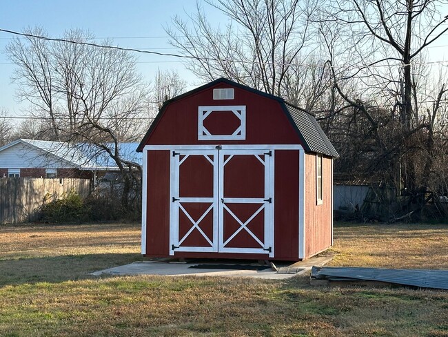 Building Photo - Cute, 2-bed, 1-bath house