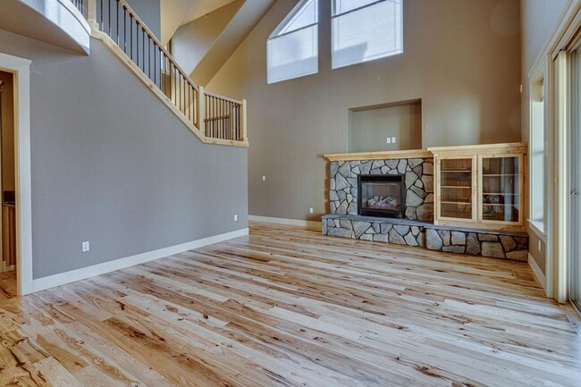 Building Photo - Craftsman home with many upgrades & RV Parking