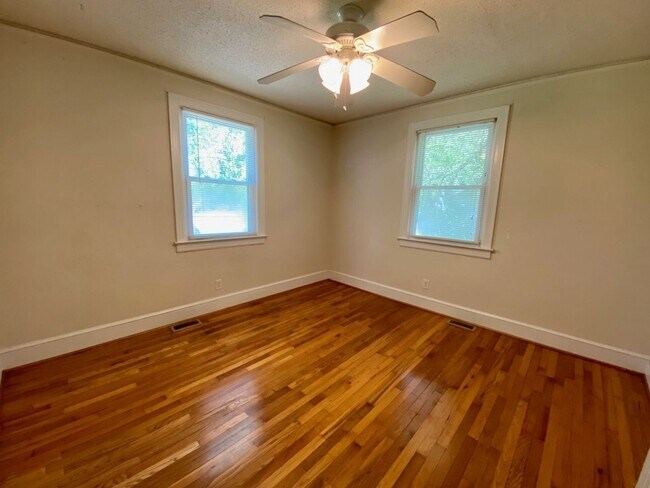 Building Photo - 109 Kreswell Cir