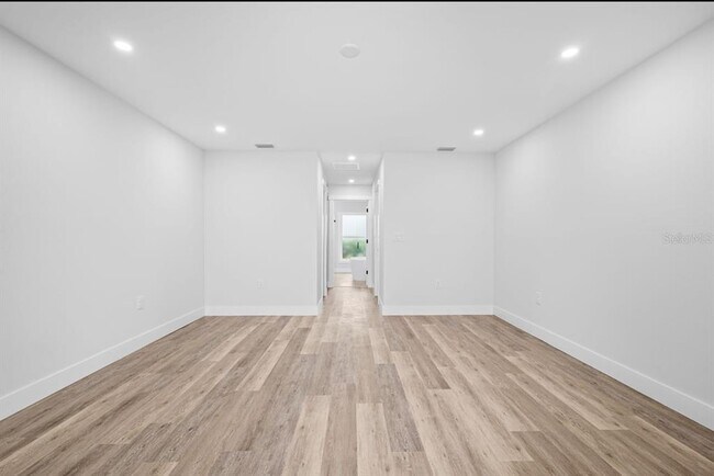 Building Photo - 12235 Hernando Rd