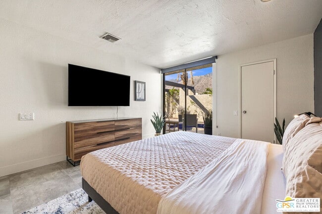 Building Photo - 427 N Calle Rolph