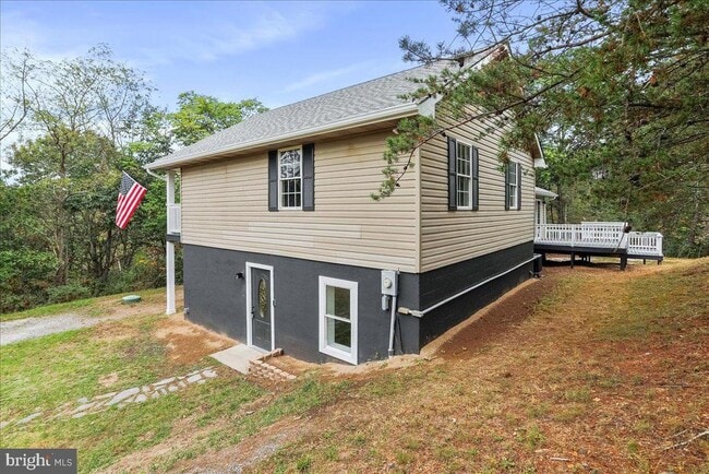 Building Photo - 72 Pioneer Ln