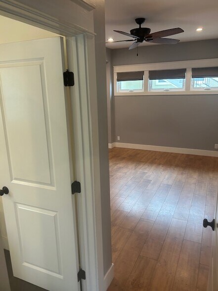 Building Photo - 1534 Manhattan Beach Blvd