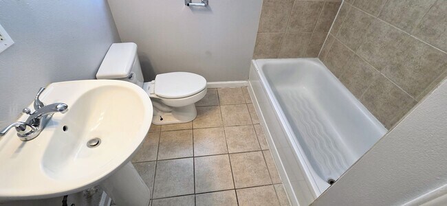 Building Photo - Mahncke Park! 1-Bedroom in 4-Plex near Ft ...