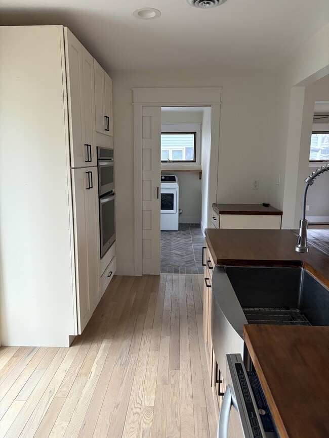 Building Photo - 7226 Thomas Ave S