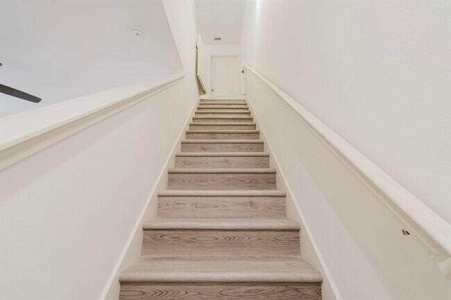 Building Photo - 5704 Montevista Dr