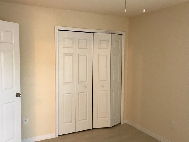 Building Photo - Ready for Move in!