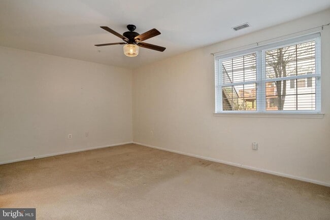 Building Photo - 1025 Simsbury Ct
