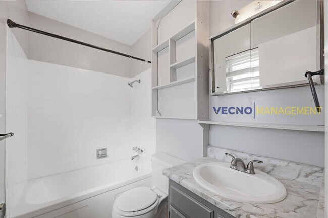 Building Photo - 701 Aviaton Ave