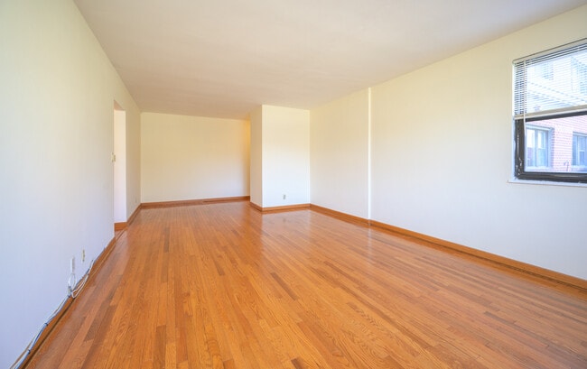 Building Photo - 154 Martling Ave