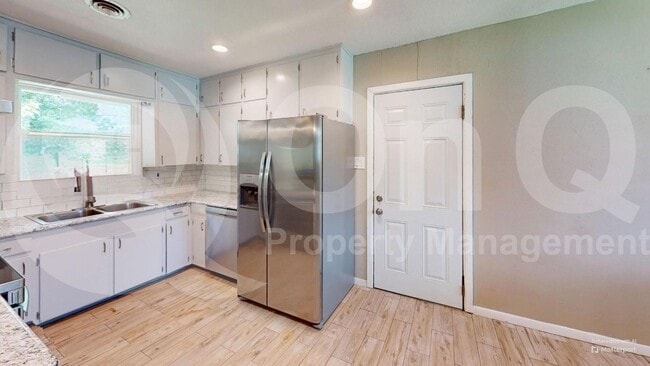 Building Photo - 1511 University Dr