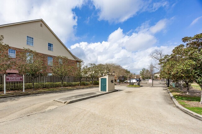 Building Photo - 900 Dean Lee Dr