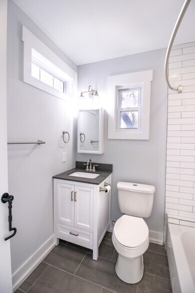 Building Photo - 515 flint st