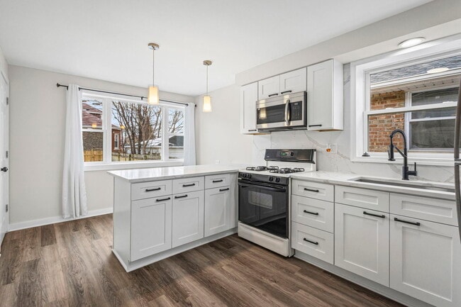 Building Photo - 1723 W 75th Pl