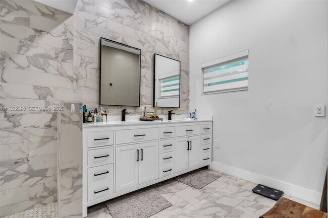 Building Photo - 653 Glenridge Rd