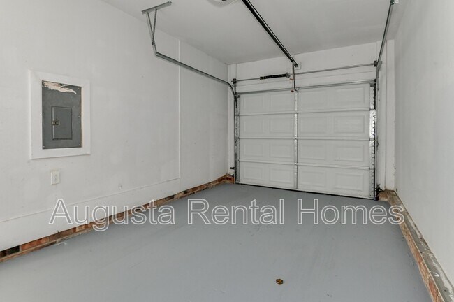 Building Photo - 454 Windtree Pl