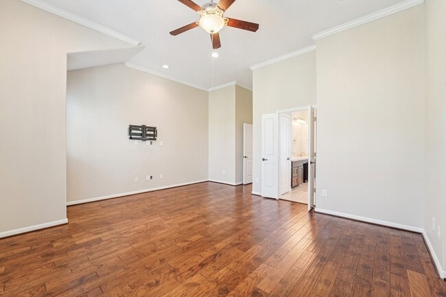 Building Photo - 2421 Beall St