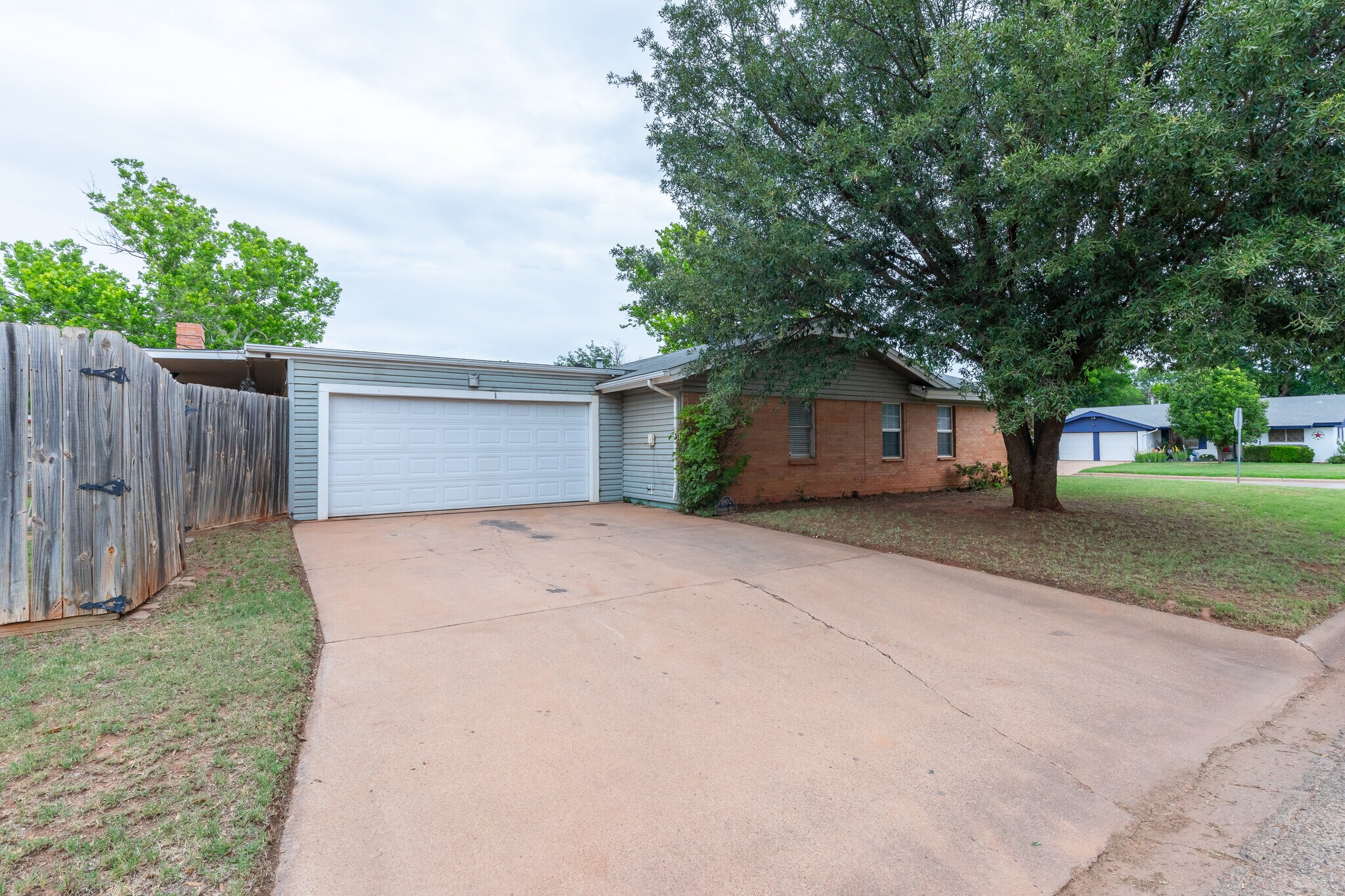 Building Photo - 1802 Glendale Dr