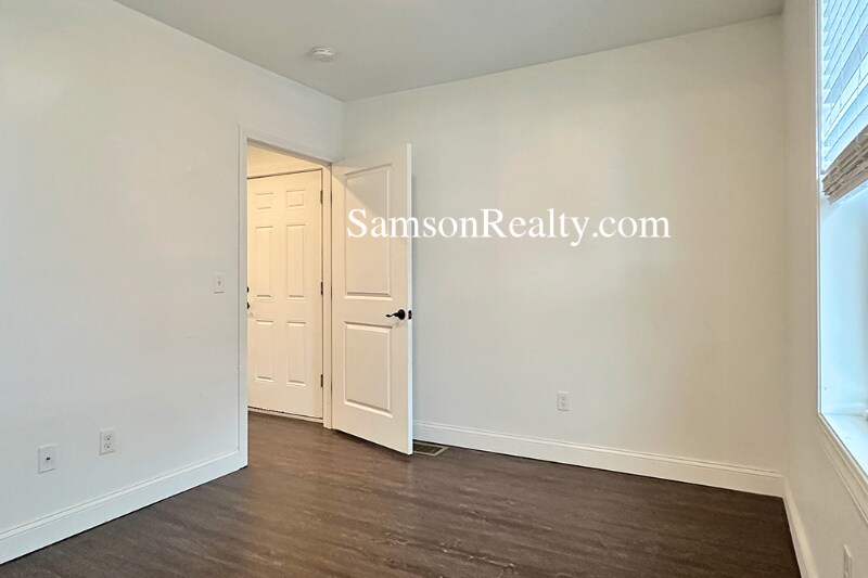 Building Photo - 15 E Transit St