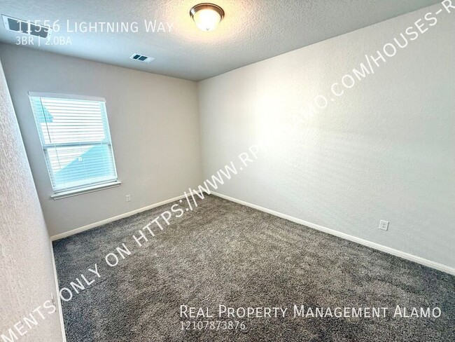 Building Photo - AVAILABLE NOW! 3 Bedroom / 2 Bath Home w/ ...