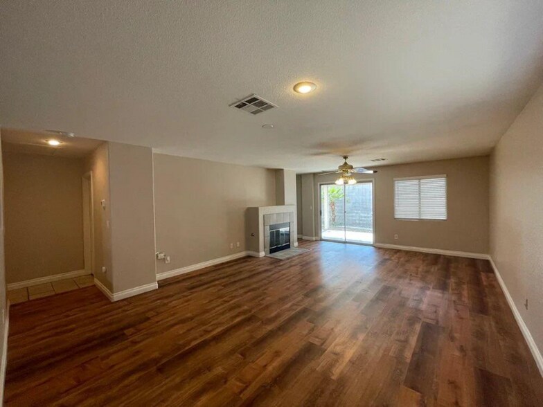 Primary Photo - 5925 Kenmore St