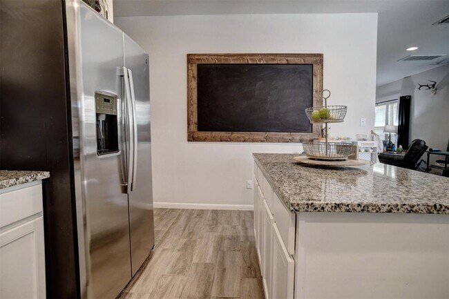 Building Photo - 205 Driftwood Ln