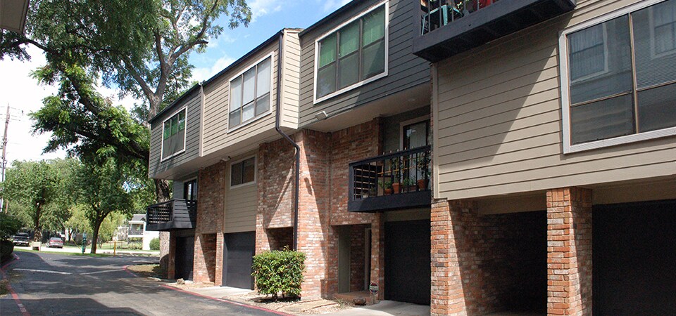 Building Photo - 8710 Park Ln
