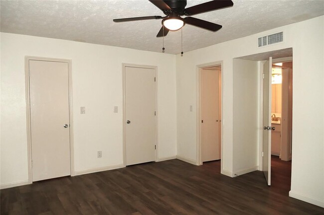 Building Photo - 6429 Bayou Glen Rd