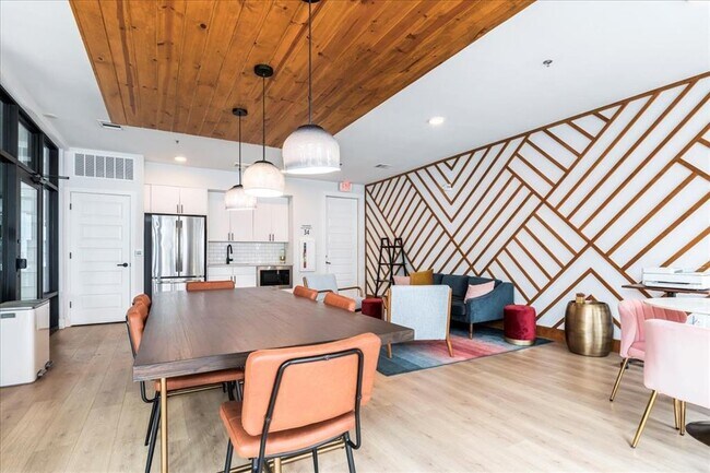 Building Photo - 3101 Govalle Ave