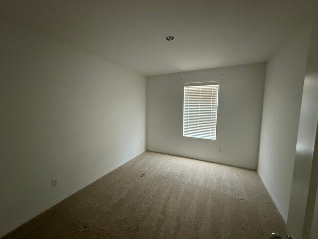 Building Photo - Beautiful Three Bedroom Two and a Half Bathroom Home in Murrieta!