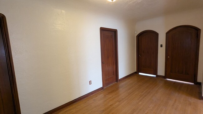 Building Photo - Beautiful 2 Bed 1.5 Bath Single Family Hom...
