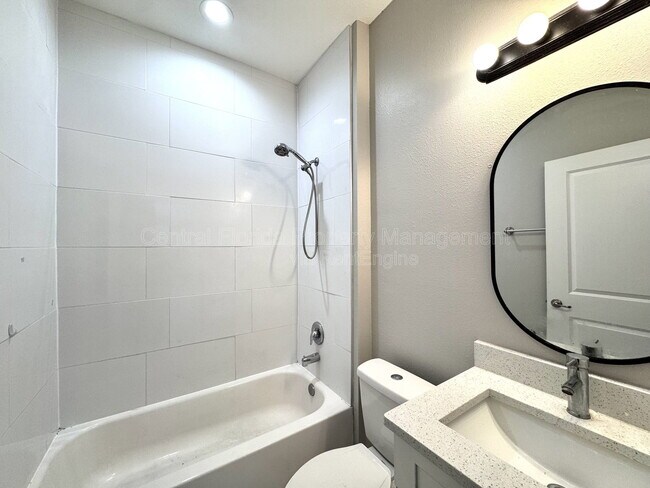 Building Photo - 1389 Worthington Dr