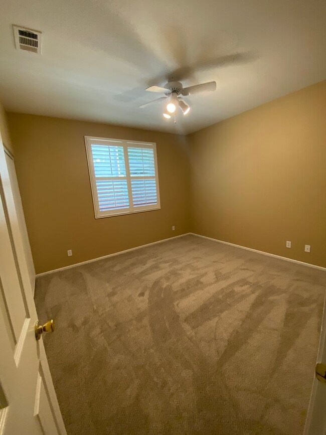 Building Photo - Single Story 3 Bedrooms Plus Den, Paseo De...