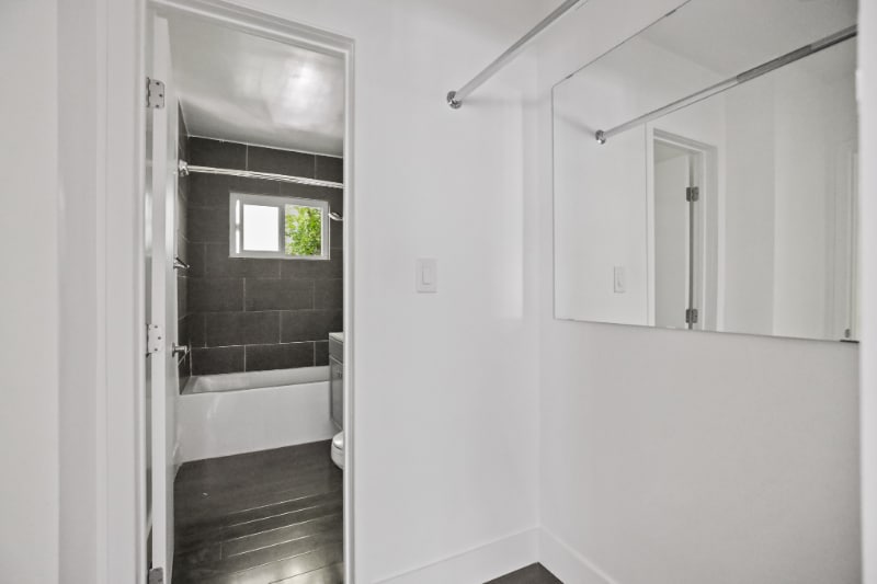 Building Photo - 1321 W 36th Pl