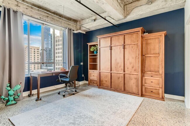Building Photo - 710 Colorado St