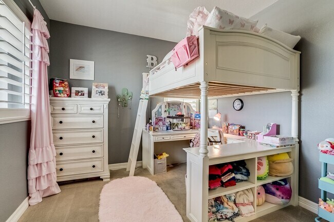 Building Photo - Large single family home in Central Park.