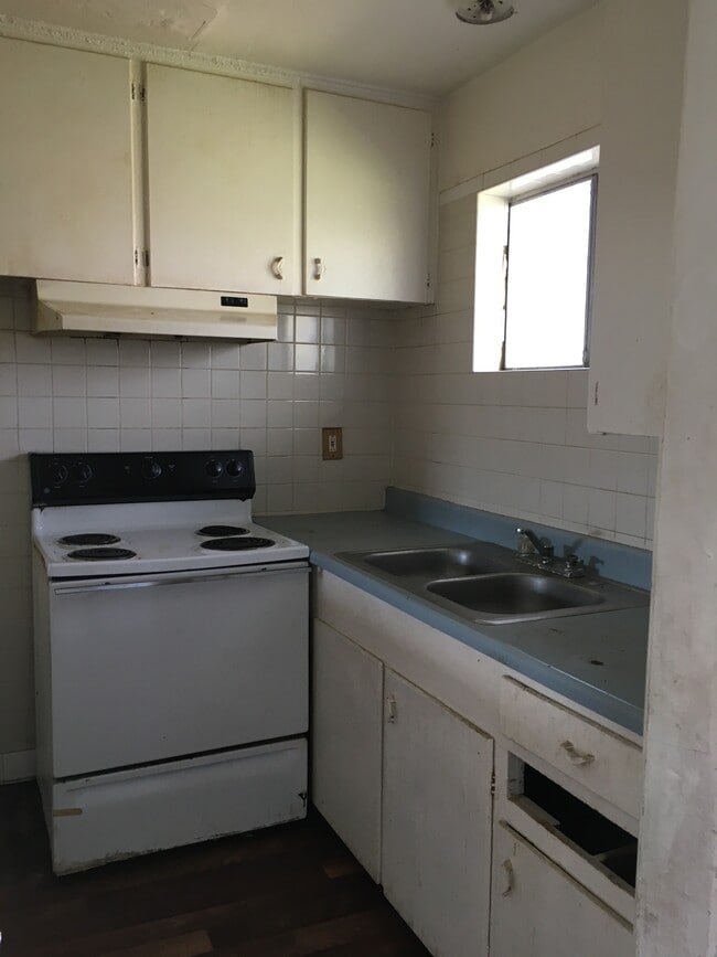 Building Photo - 7939 Sarita St