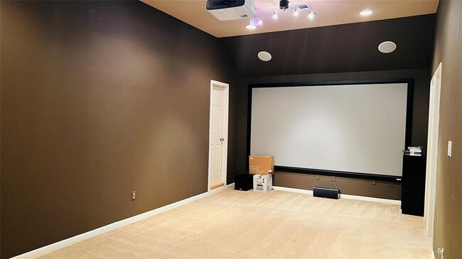 Building Photo - 513 Fallen Oaks Dr