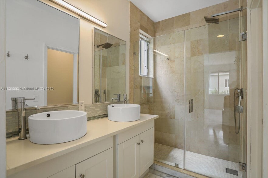 Building Photo - 1126 Golden Cane Dr
