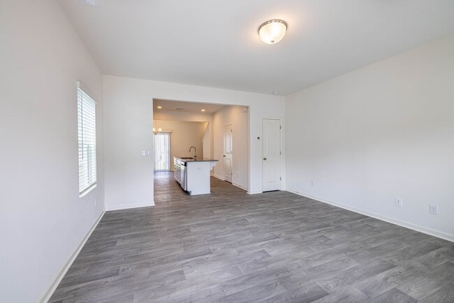 Building Photo - BEAUTIFUL 2 Bedroom Townhome in MIDLAND AVAILABLE MARCH 2026