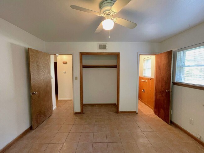 Building Photo - 1817 Hardy Dr