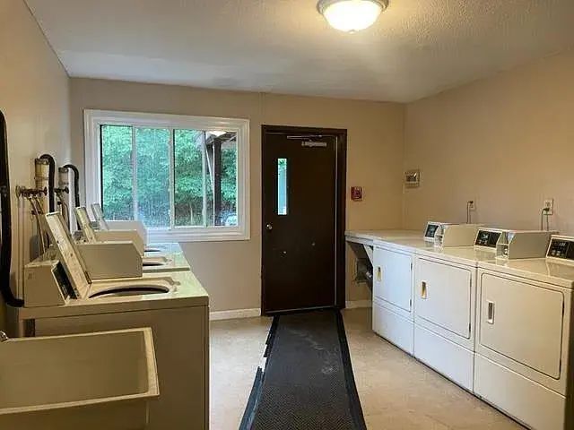 Building Photo - Manchester NH