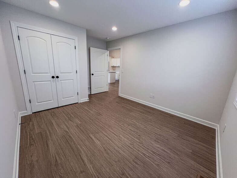 Building Photo - 607 S Division St