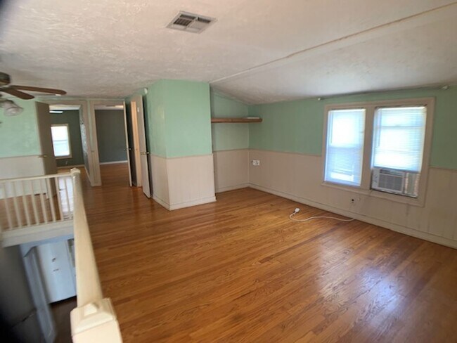 Building Photo - Huge 3 Bedroom OKC - Great Neighborhood