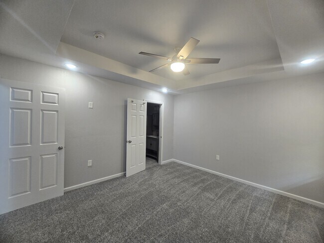 Building Photo - 4939 Woodland Ave