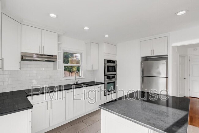 Building Photo - 25 Thorney Ave