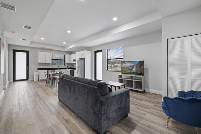 Building Photo - 1917 Lorna Ave