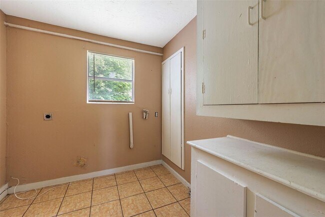 Building Photo - 202 Norview Dr