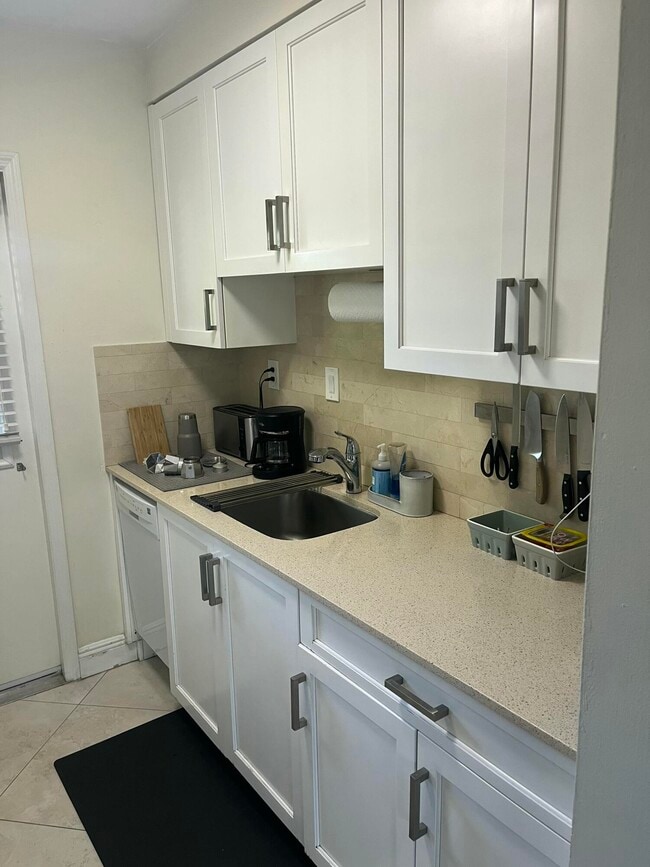 Building Photo - 4316 Sea Grape Dr